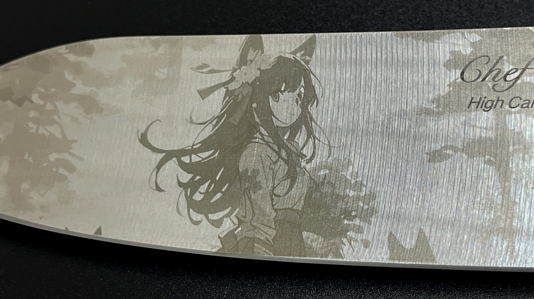 包丁の刃にアニメ調画像をマーキング