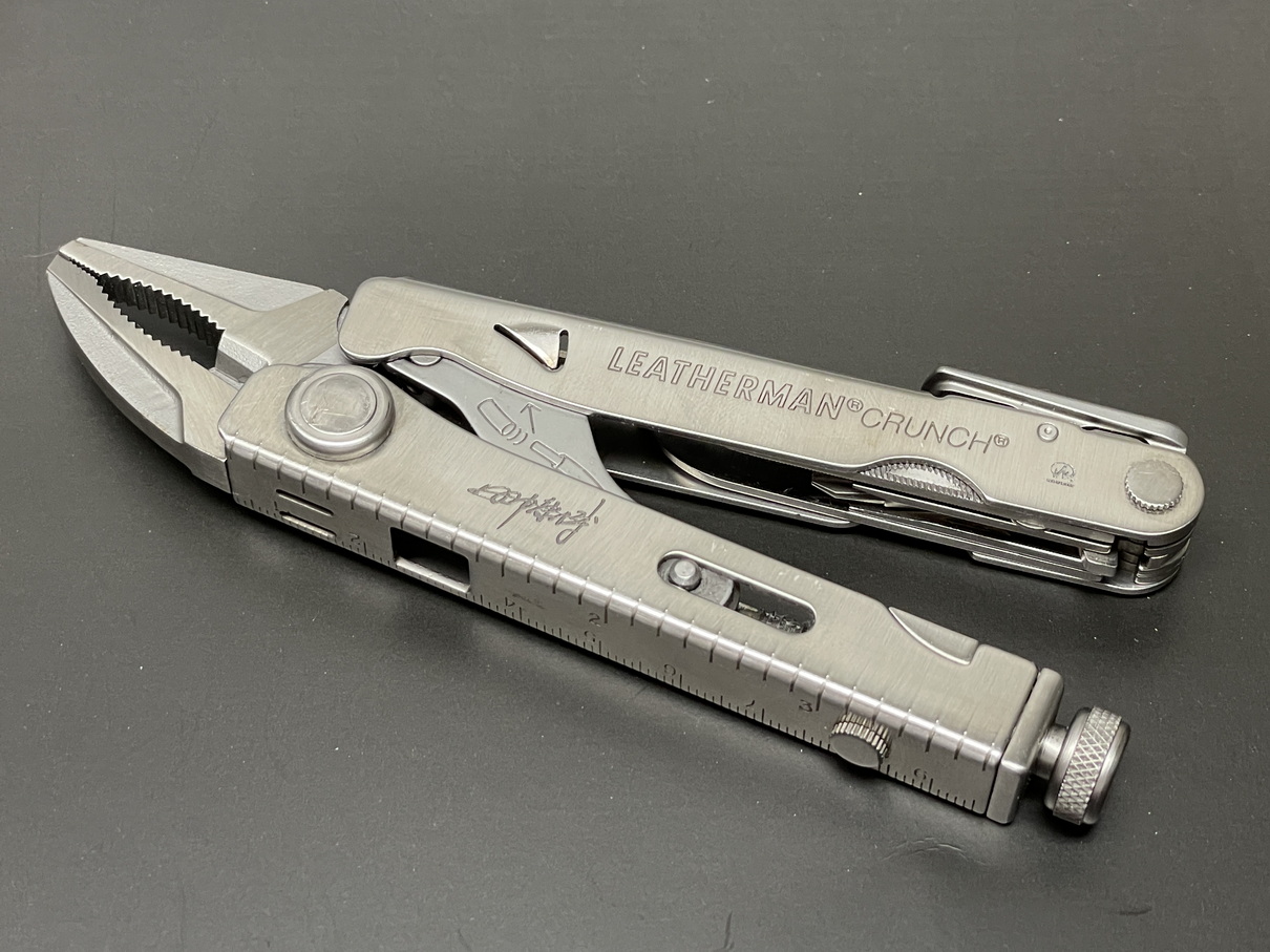 レザーマン(LEATHERMAN)のマルチツールにレーザー刻印