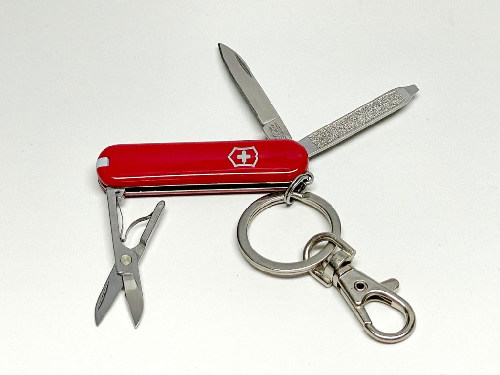 ビクトリノックス（VICTORINOX）のマルチツールにレーザー刻印