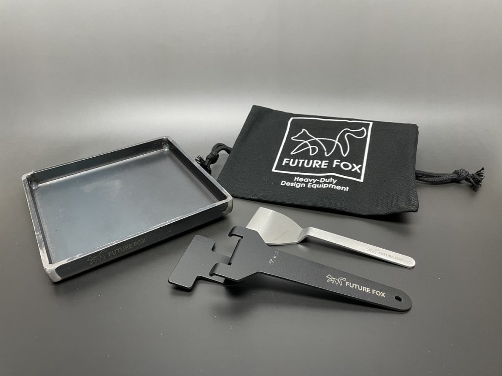 キャンプ用品にレーザー刻印（FUTURE FOXの縁つき鉄板）