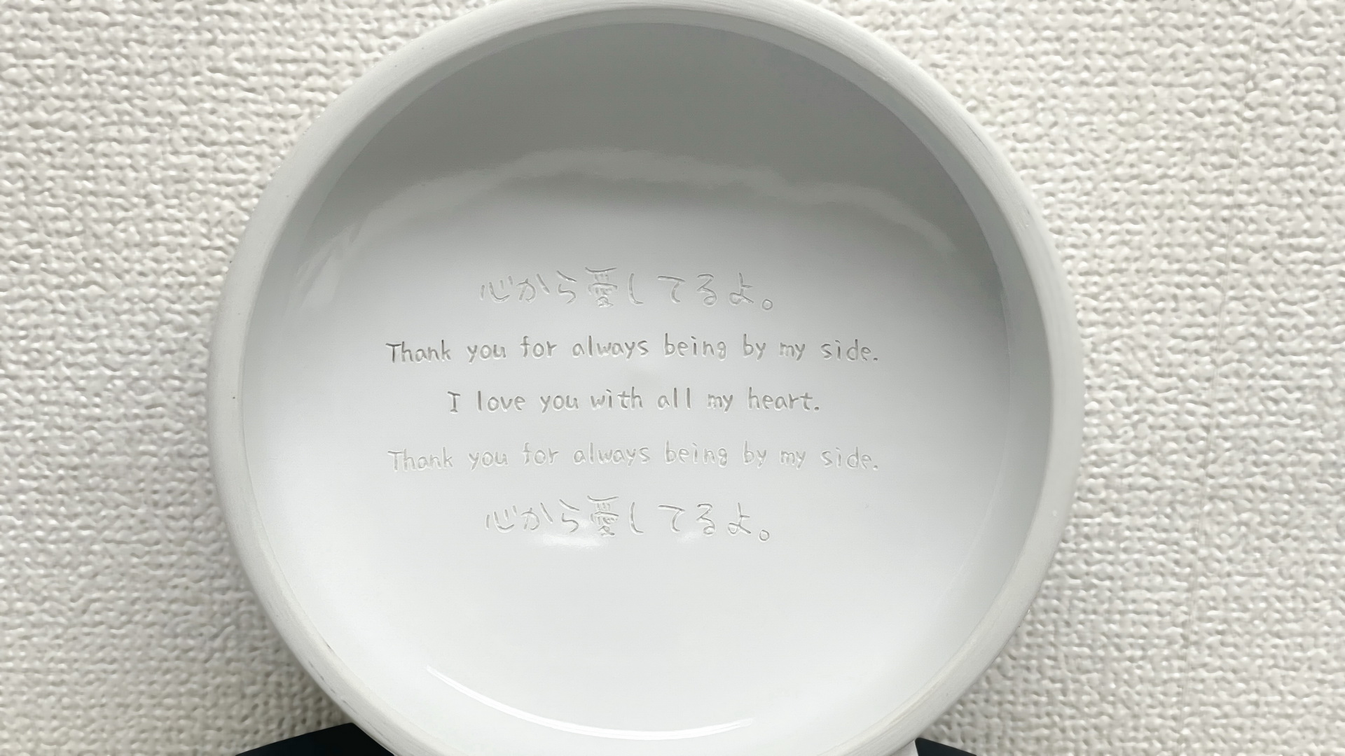 ペット用骨壺(陶器製)にレーザー彫刻