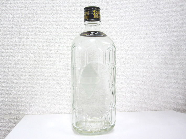 角瓶ボトルにレーザー彫刻（ガラス彫刻）