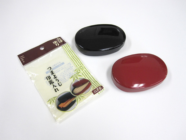 合成漆器にレーザー彫刻