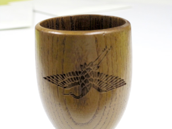 木製漆器にレーザー彫刻