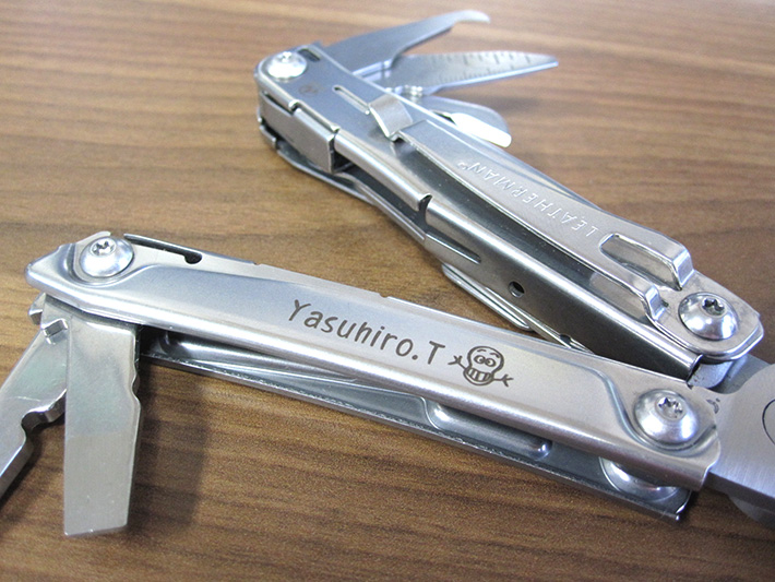 レザーマン(Leatherman)のマルチツールにレーザー刻印