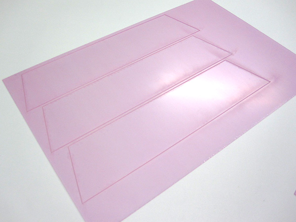 レーザーでPET樹脂(1mm)を切断